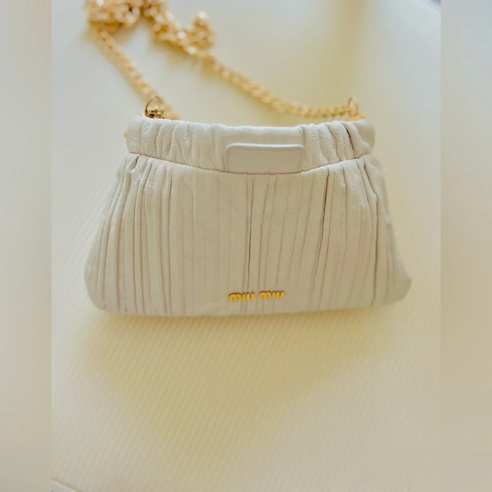 Miu Miu White Pleated Leather Shoulder Bag Crossbody Bag Gold Chain - Picture 4 of 10